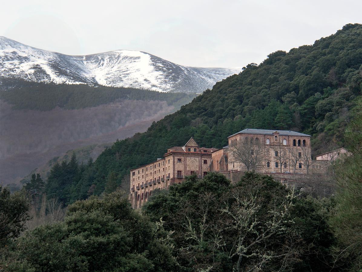 Monasterio De Santa Maria De Valvanera Anguiano Exterior foto