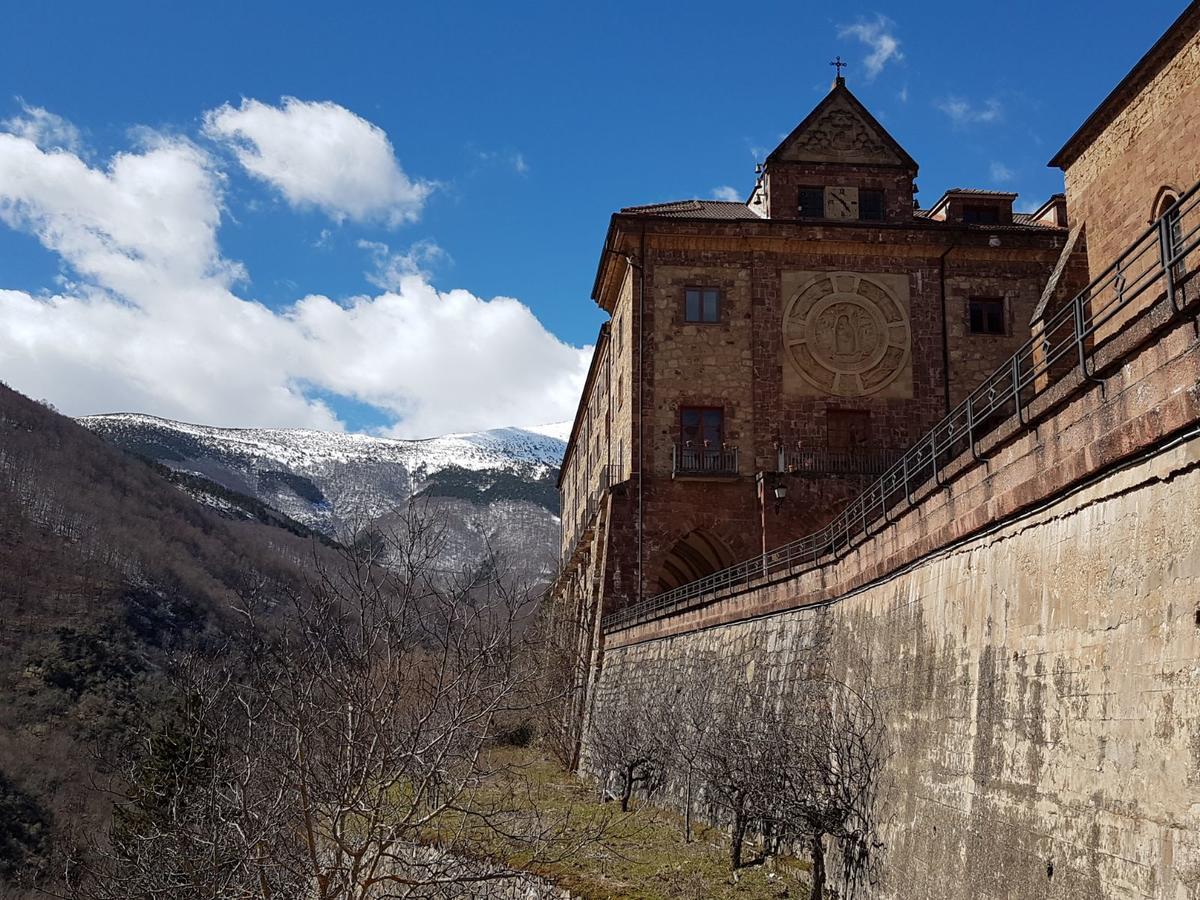 Monasterio De Santa Maria De Valvanera Anguiano Exterior foto